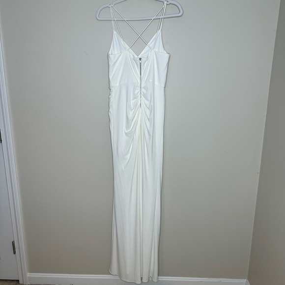 NWT ADRIANNA PAPELL White Sleeveless Front Slit Ruched Gown Size 8 - Picture 7 of 7